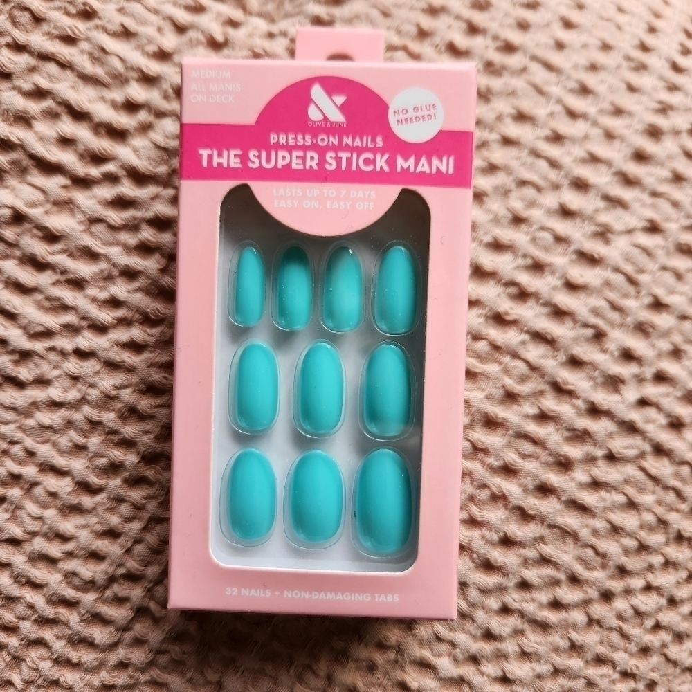 NEW Olive & June Press on Nails - All Manis on Deck - Medium Oval - Picture 2 of 5